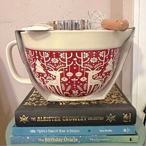 NEW - LIMITED - BAKESHOP - Vintage Reindeer Holiday mixing bowl set.